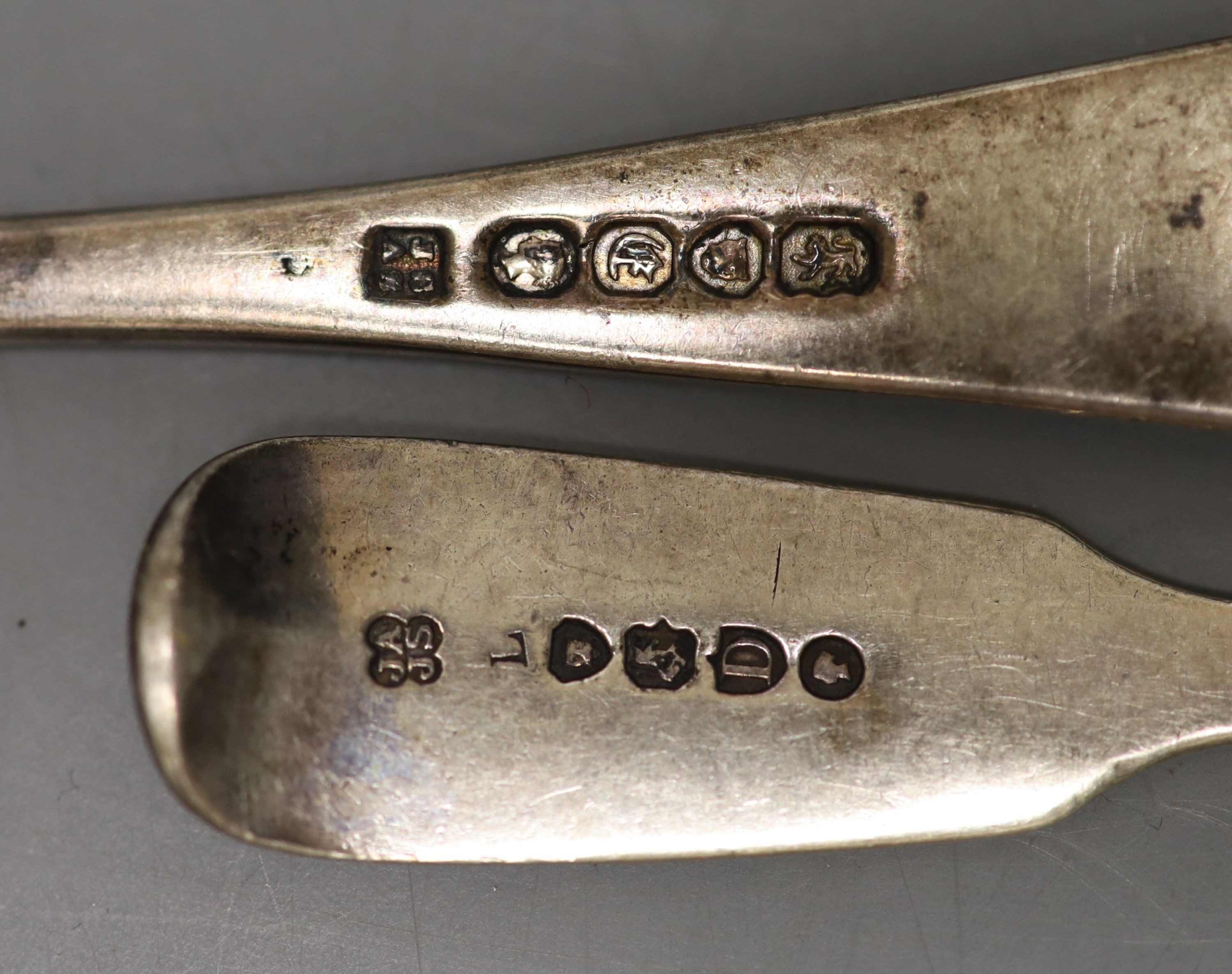 Six assorted silver teaspoons, a silver dessert fork and a pair of silver sugar tongs, 174 grams.